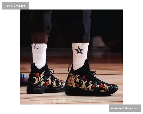 阿森纳赛前训练中，约老师频繁更换球鞋品牌引关注